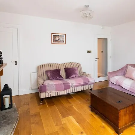 Large Center With Parking By The Sea Ferienhaus Galway
