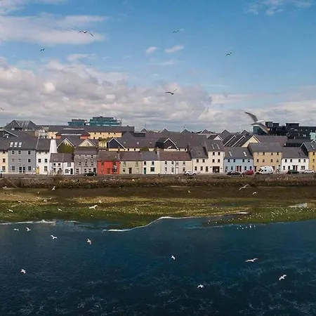 Large Center With Parking By The Sea Galway