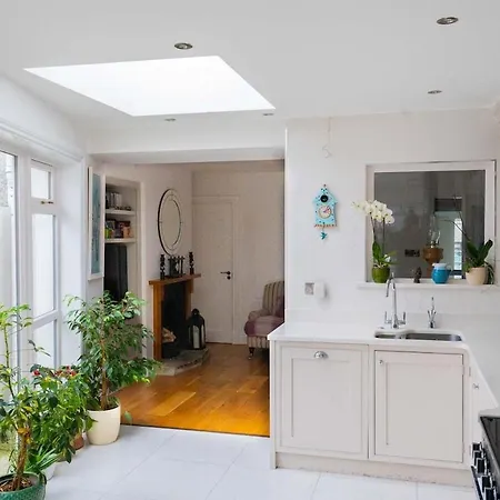 Large Center With Parking By The Sea Holiday home