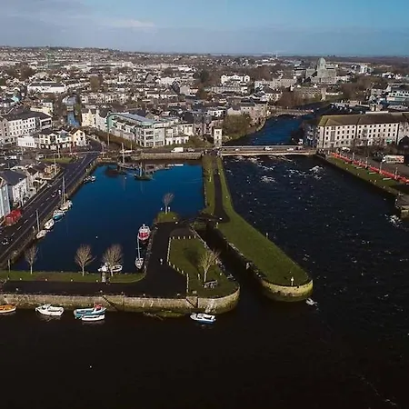 Large Center With Parking By The Sea Galway