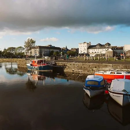 Large Center With Parking By The Sea Holiday home *