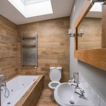 Large Center With Parking By The Sea Holiday home Galway
